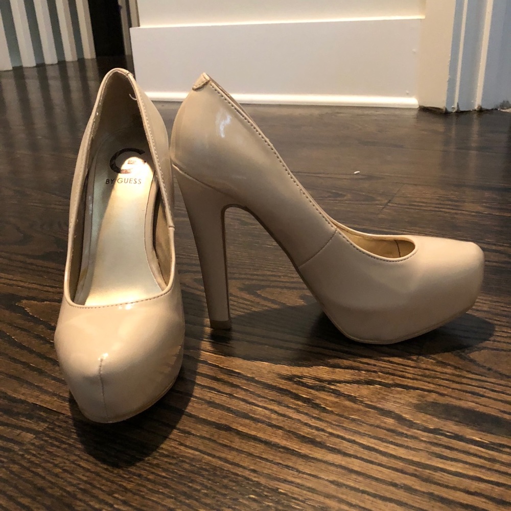 Guess Pumps